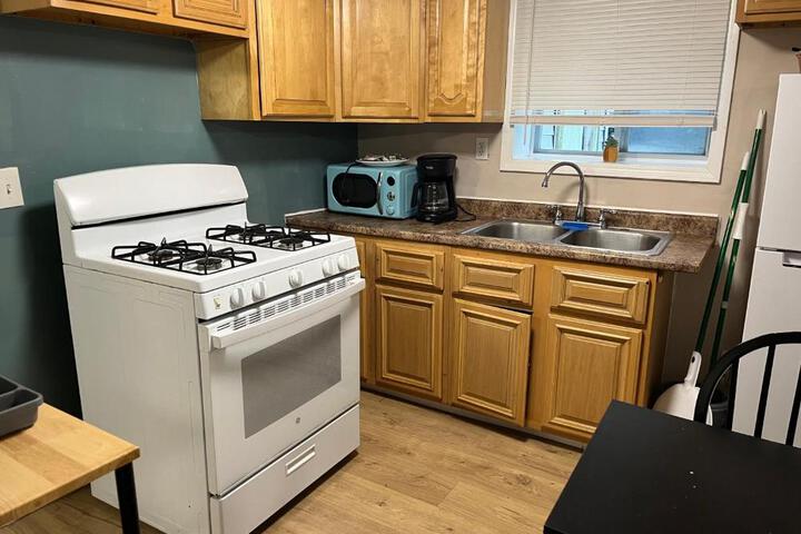 Cozy Apt near BU Lourdes, UHS