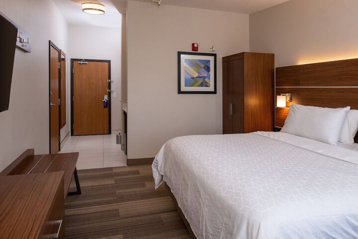 Room 46 of 80