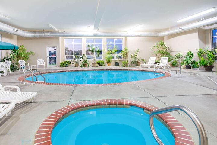Pool 4 of 17