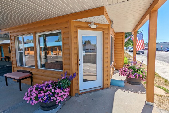 Teton Court Motel
