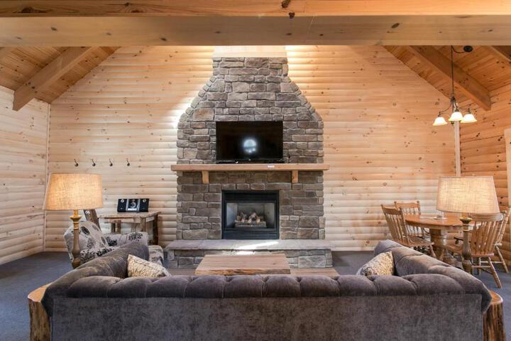 Coblentz Country Lodge by Amish Country Lodging