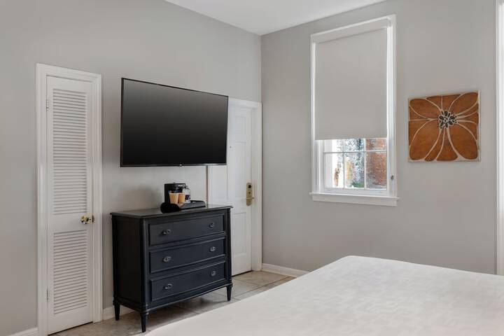 Room 10 of 28
