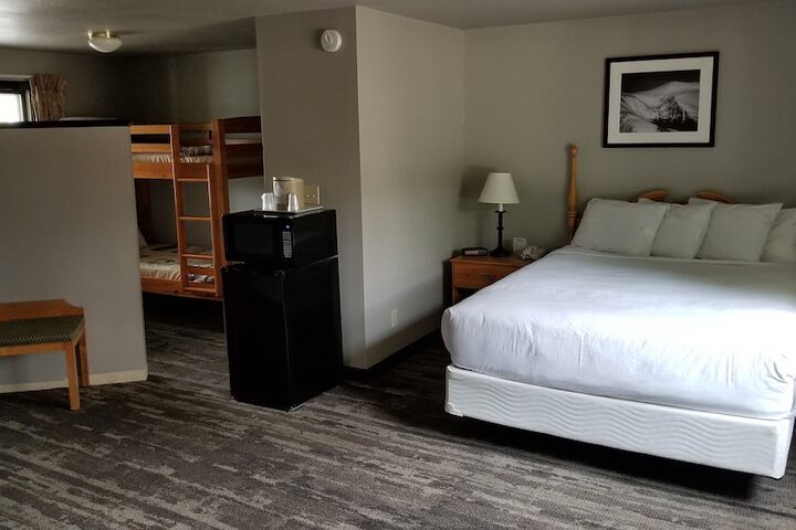 Room 32 of 82