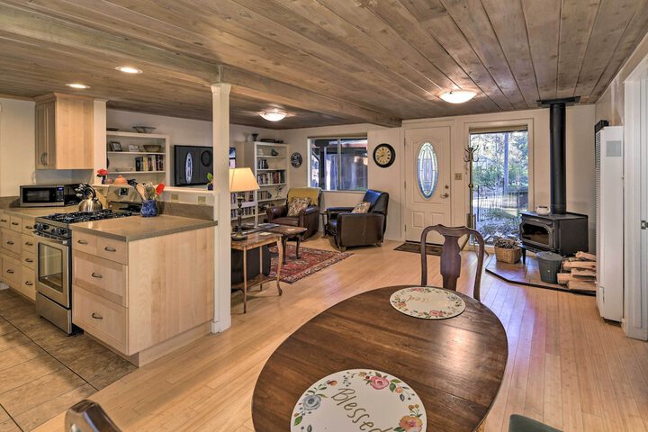 Peaceful Cottage w / Grill & Yard in Grass Valley!
