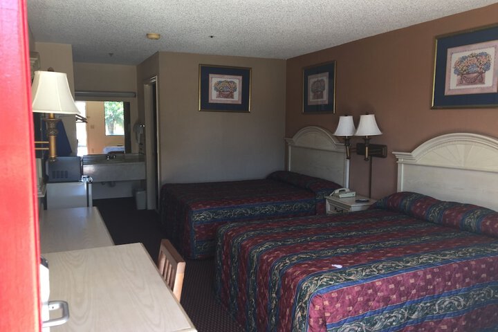 Room 12 of 34
