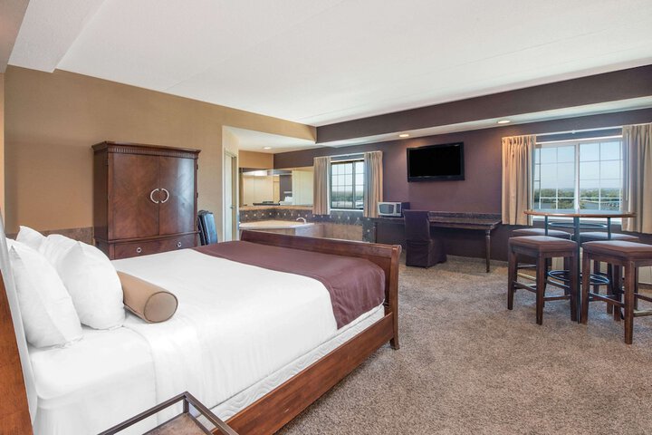 Microtel Inn & Suites by Wyndham Quincy Downtown / River Area