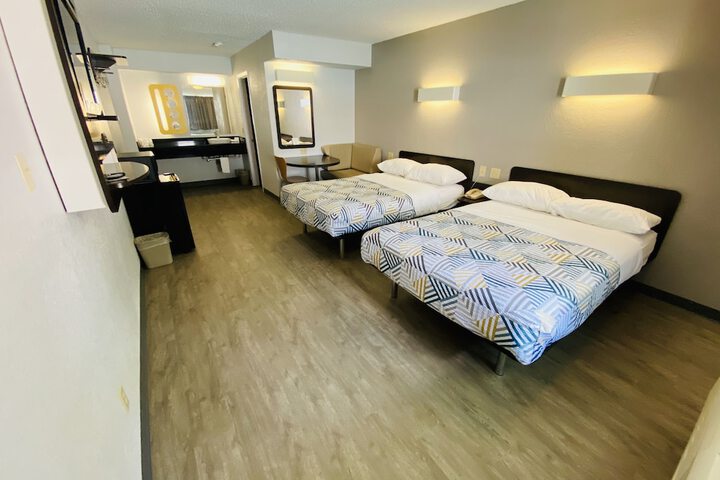 Room 32 of 46