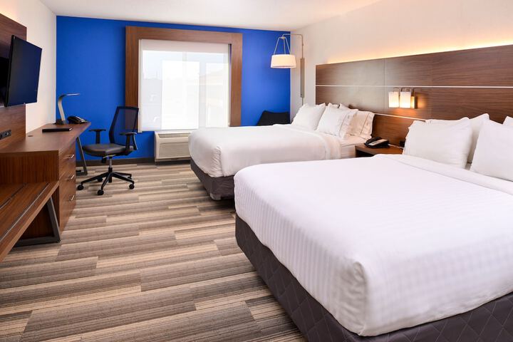 Room 10 of 38