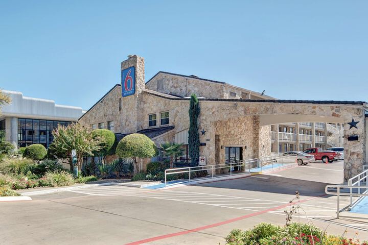 Hotel 4 of 30