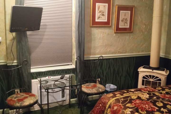Room 11 of 48