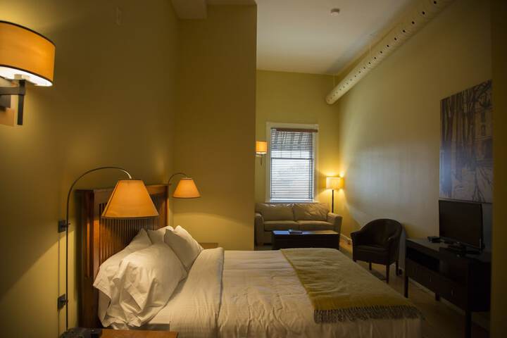 Room 4 of 13