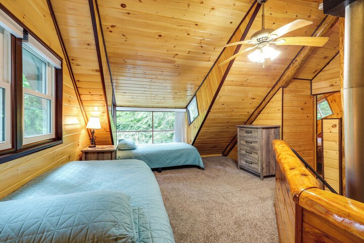Cozy Elizabethtown Cabin w / Fire Pit!