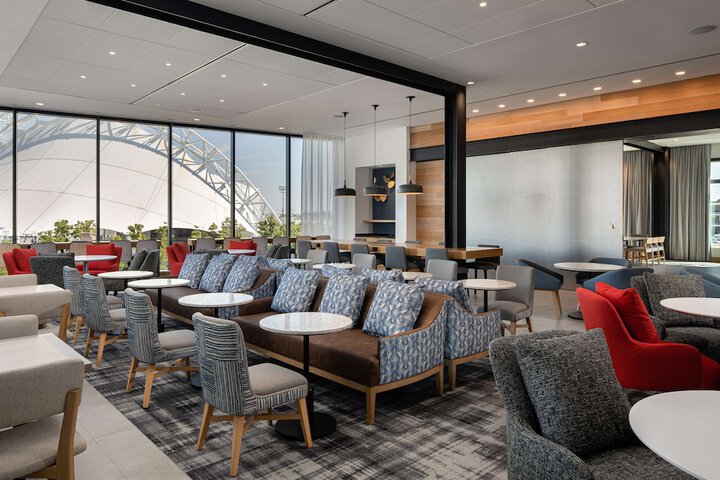 Lounge 69 of 78