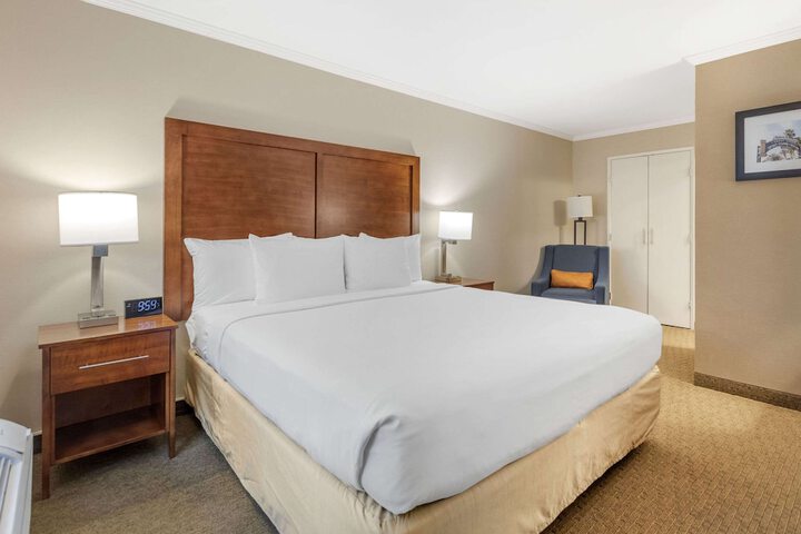 Room 115 of 136