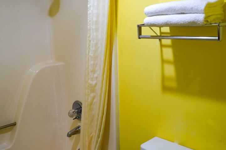 Room 33 of 54