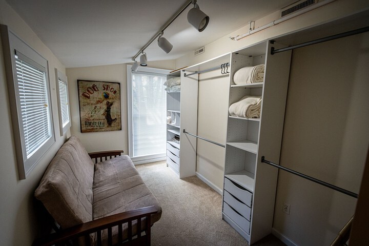 Room 28 of 35