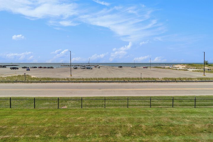 Snyders Shoreline Inn