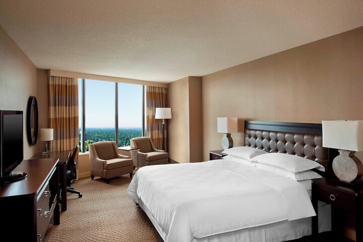 Sheraton Greensboro at Four Seasons