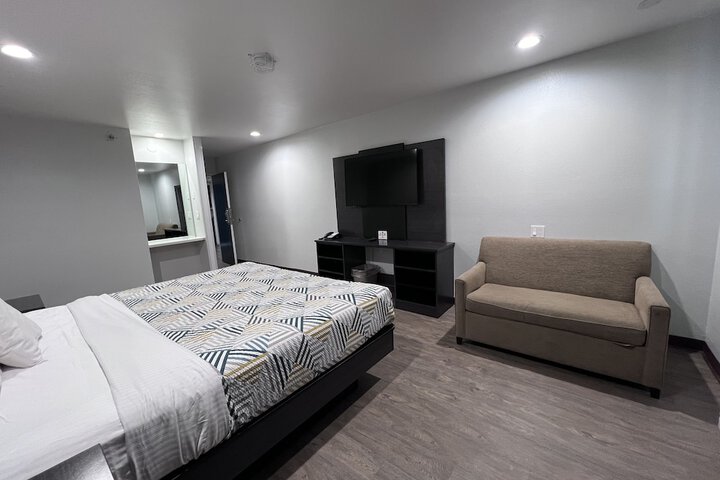 Room 13 of 27