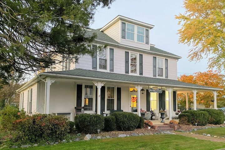Colonial Beach Plaza Bed & Breakfast