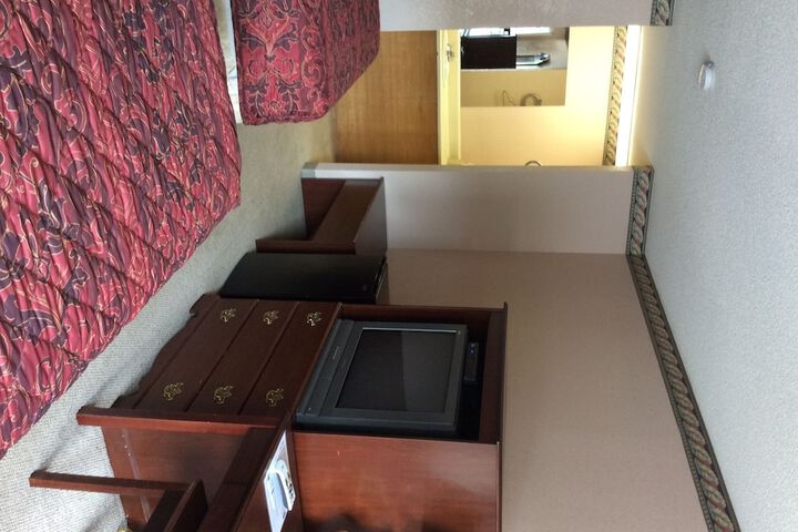 Room 6 of 13