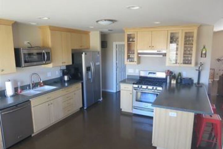 Top of The Hill 4 Br Home by RedAwning
