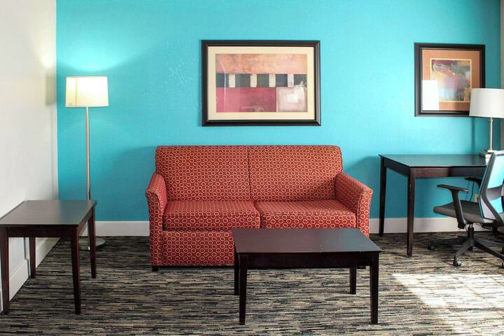 Room 23 of 32