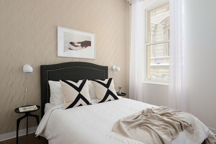 Room 16 of 22