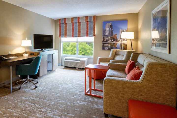 Room 14 of 60