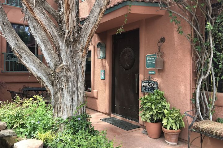 Hotel 2 of 285