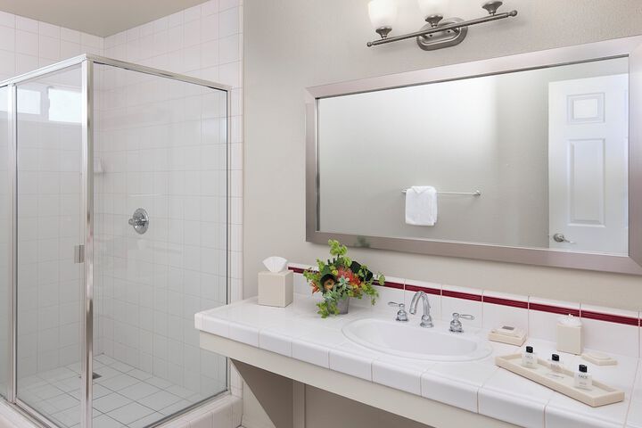 Cambria Landing Inn & Suites