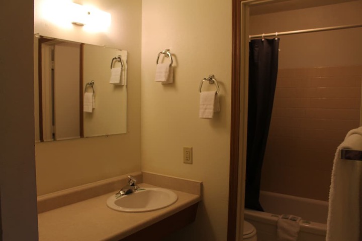 Room 27 of 43
