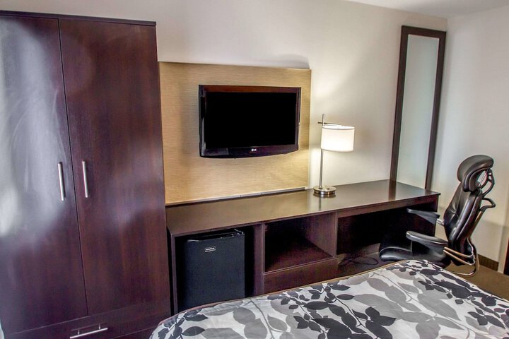 Room 9 of 27