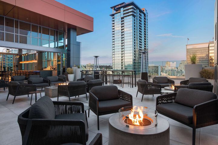 Lounge 71 of 88