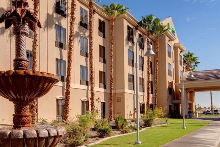 Hotel Exterior 48 of 48