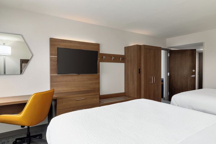 Holiday Inn Express Hotel & Suites Mesquite by IHG