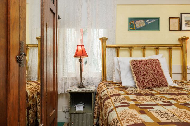 Room 37 of 82