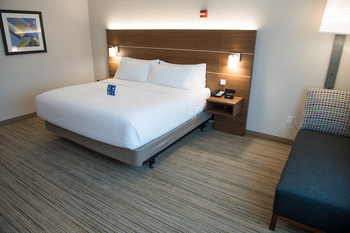 Holiday Inn Express & Suites Orland Park - Mokena by IHG