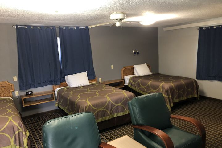 Room 15 of 33