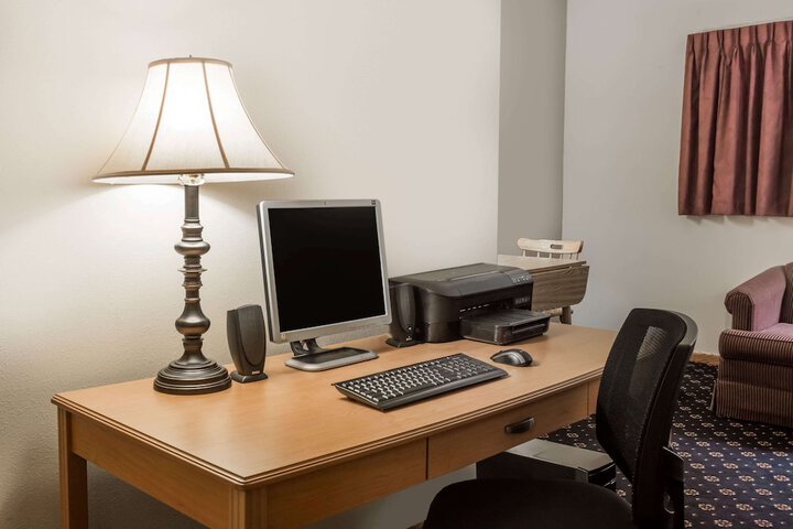 Business Center 37 of 38