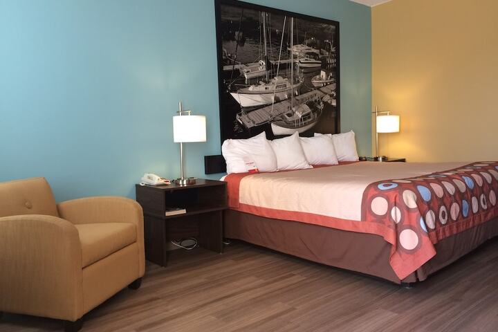 Room 8 of 32