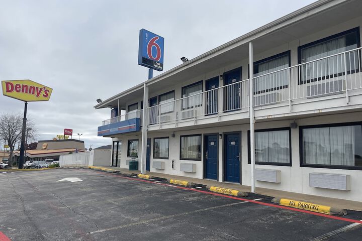 Hotel 6 of 59