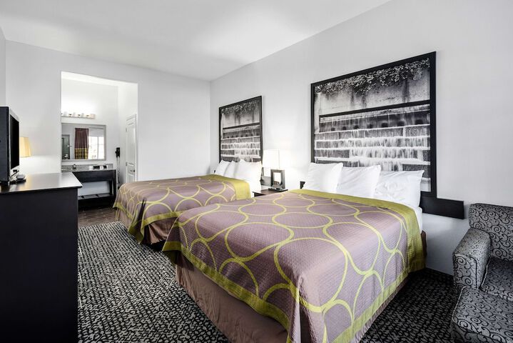 Super 8 by Wyndham Carthage TX