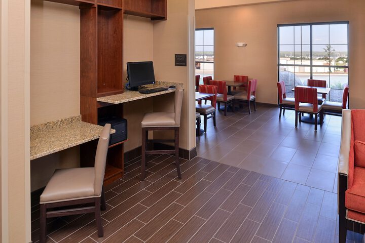 Business Center 37 of 39