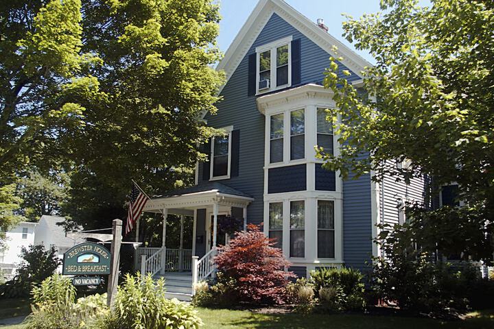 Brewster House Bed & Breakfast