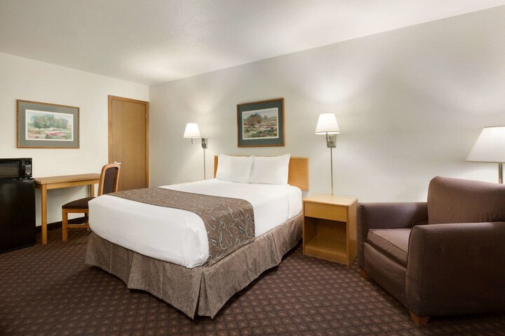 Room 12 of 18