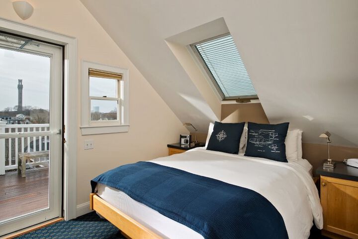 Room 12 of 80