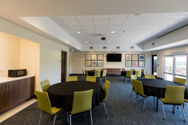 Ballroom/Hall 58 of 59