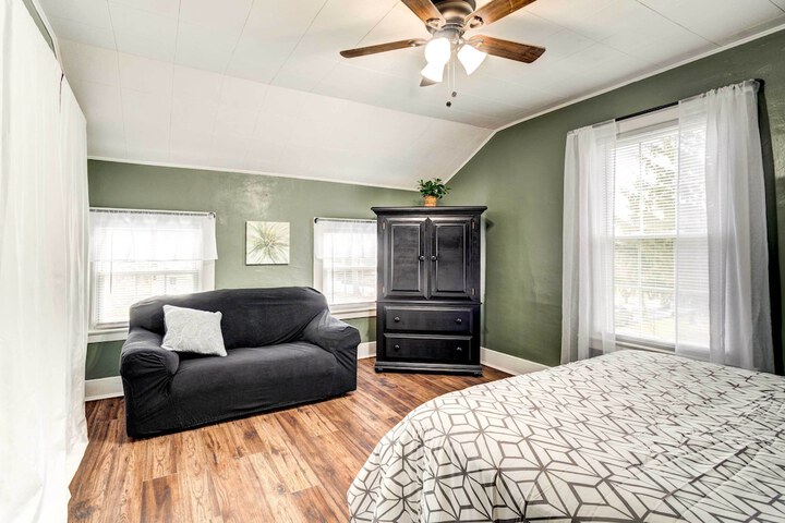 Sodus Point Home - Walkable to Beach!