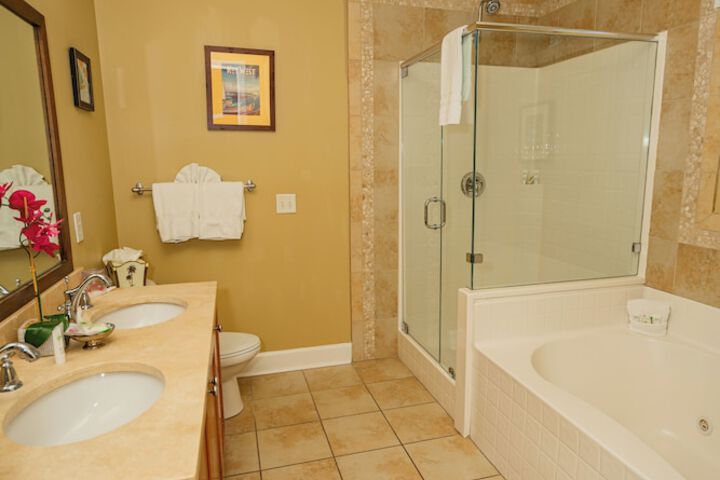Waters Edge Inn - Adults Only